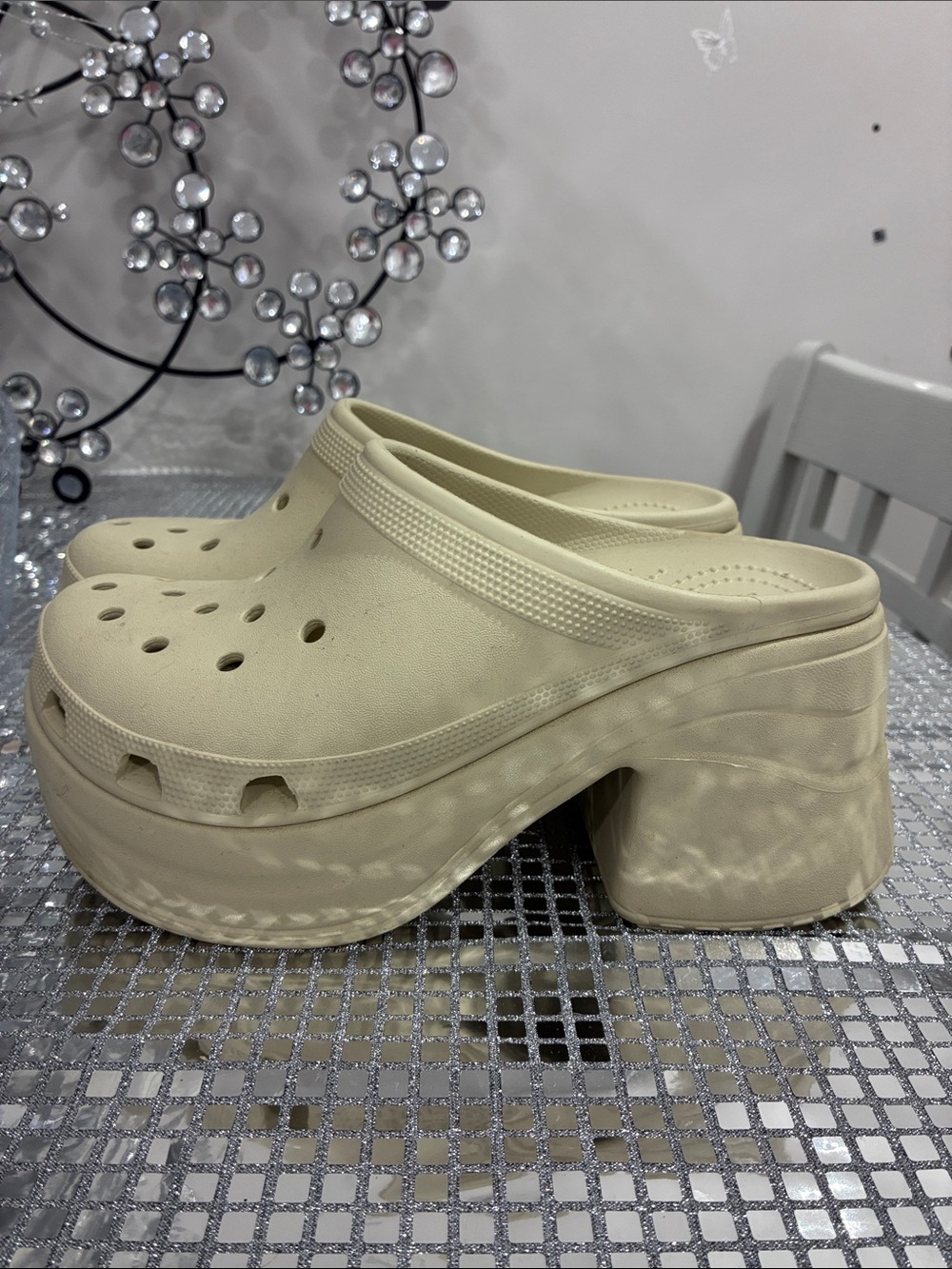 CROCS women Slip-On Clogs in Cream